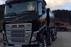 01Volvo-4-Achs-LKW-mit-voll-thermoisolierter-Asphaltmulde-4